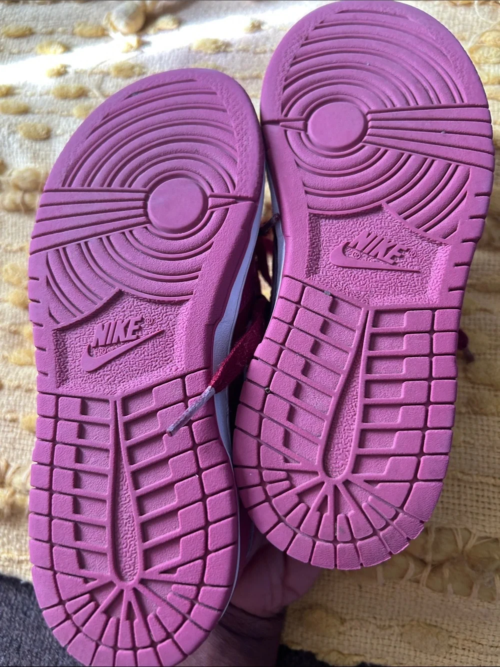 Nike Kids Red-Pink Low-Top Sneakers